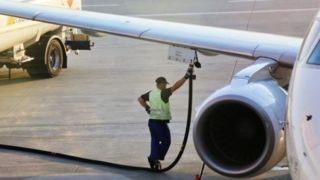 جزئیات جدید از سرقت میلیونها لیتر سوخت هواپیما جزئیات جدید از سرقت میلیونها لیتر سوخت هواپیما