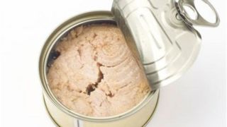 مسمومیت ۵۲ دانشجو در خوابگاه با کنسرو ماهی! مسمومیت ۵۲ دانشجو در خوابگاه با کنسرو ماهی!