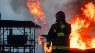 مخزن گاز مایع ری همچنان میسوزد/ آتش مهار و تحت کنترل است مخزن گاز مایع ری همچنان میسوزد/ آتش مهار و تحت کنترل است