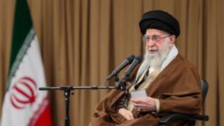 رهبر انقلاب: آمریکا توصیف کامل استعمار و استکبار و زیر نفوذ قدرتمندان مالی درجه اول دنیاست رهبر انقلاب: آمریکا توصیف کامل استعمار و استکبار و زیر نفوذ قدرتمندان مالی درجه اول دنیاست