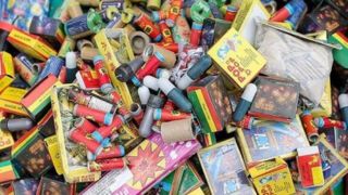 کشف ۵۰۰ کیلوگرم مواد محترقه در بازار تهران کشف ۵۰۰ کیلوگرم مواد محترقه در بازار تهران