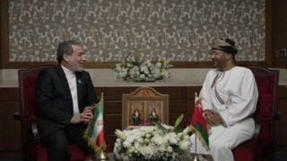 دیدار عراقچی با وزیر خارجه عمان دیدار عراقچی با وزیر خارجه عمان