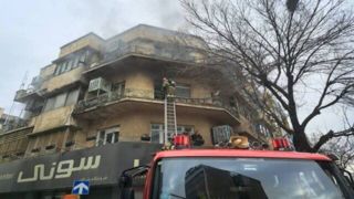 حادثه آتش‌سوزی مغازه‌ای در خیابان جمهوری و نجات ۱۵ نفر 