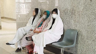 حواسپرتی دختر سارق کار دستش داد حواسپرتی دختر سارق کار دستش داد