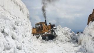 گردنه ژالانه اورامان مسدود شد/بارش ۸۰ سانتیمتری برف گردنه ژالانه اورامان مسدود شد/بارش ۸۰ سانتیمتری برف