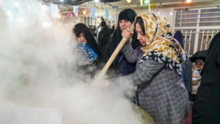 پخت ۳۰ تن سمنو در شیراز پخت ۳۰ تن سمنو در شیراز