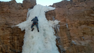  تصاویری شگفت انگیز از آبشار یخ زده اسکندر در تبریز