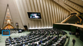 نماینده قزوین: همتی بنبست اقتصاد را با بنبست سلامت عجین کرده است نماینده قزوین: همتی بنبست اقتصاد را با بنبست سلامت عجین کرده است