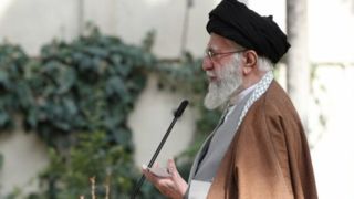 رهبر انقلاب: نهضت ملی درختکاری جدی گرفته شود و ادامه یابد رهبر انقلاب: نهضت ملی درختکاری جدی گرفته شود و ادامه یابد