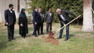 پزشکیان: مردم با مشارکت در کاشت درخت به بهبود محیط زیست کشور کمک کنند پزشکیان: مردم با مشارکت در کاشت درخت به بهبود محیط زیست کشور کمک کنند