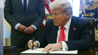 نامه ترامپ قبل از رسیدن به ایران توسط خود او نابود شد نامه ترامپ قبل از رسیدن به ایران توسط خود او نابود شد