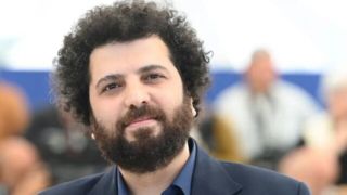  سعید روستایی با «زن و بچه» در راه کن