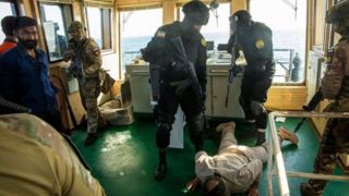 تمرین آزادسازی کشتی ربوده شده توسط تیمهای ویژه ایران، روسیه و چین تمرین آزادسازی کشتی ربوده شده توسط تیمهای ویژه ایران، روسیه و چین