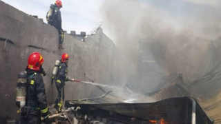 جزئیات حریق گسترده انبار پارچه در مولوی جزئیات حریق گسترده انبار پارچه در مولوی