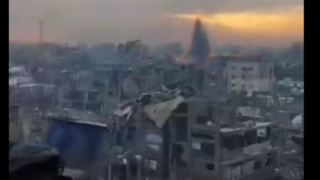 صحنه وحشتناک از پرتاب شدن اجساد به آسمان در غزه! صحنه وحشتناک از پرتاب شدن اجساد به آسمان در غزه!