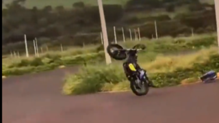 پایان تلخ نمایش تک‌چرخ با یک پا روی فرمان