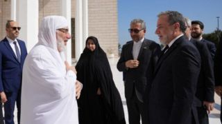عراقچی از مسجد جامع شهر الجزیره بازدید کرد
