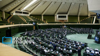 مجلس از لایحه دولت برای تغییر ساعت کاری استقبال میکند مجلس از لایحه دولت برای تغییر ساعت کاری استقبال میکند