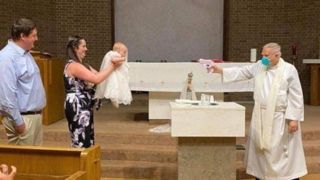 کارهای عجیبی که در دوره کرونا انجام شد ! کارهای عجیبی که در دوره کرونا انجام شد !