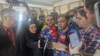 متهم تجاوز به کودکان در مقابل دوربین رسانه‌ها قرار گرفت