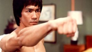 عکس زیرخاکی از بروسلی در ۱۸ سالگی عکس زیرخاکی از بروسلی در ۱۸ سالگی