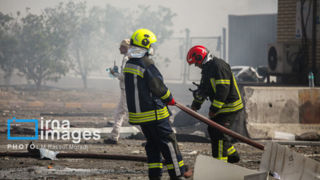 نبرد قهرمانانه با آتش در بندر شهید رجایی