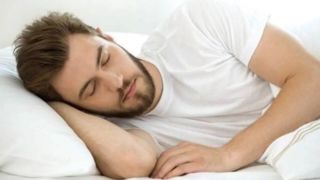 این صدا را جدی بگیرید/ شنیدن ضربان قلب روی بالش چه معنایی دارد؟ این صدا را جدی بگیرید/ شنیدن ضربان قلب روی بالش چه معنایی دارد؟