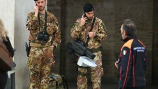 این سلاح عجیب و خاص در مراسم پاپ، توجه همه را جلب کرد!