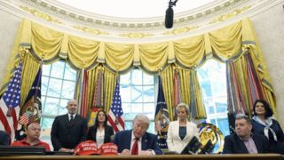 ۱۰۰ روز ریاست جمهوری ترامپ؛ از سیاستها و وعدهها تا تاثیرات جهانی آن ۱۰۰ روز ریاست جمهوری ترامپ؛ از سیاستها و وعدهها تا تاثیرات جهانی آن