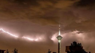 طوفان شدید در فاز ۸ پردیس؛ لحظه خسارت در یک پارکینگ طوفان شدید در فاز ۸ پردیس؛ لحظه خسارت در یک پارکینگ