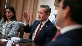 والتز: ترامپ درباره ایران جدی است