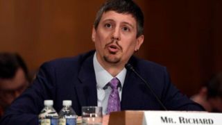 اظهارات ترامپ درباره خریداران نفت ایران معمار تحریم‌ها را هم غافلگیر کرد!