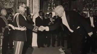 تعظیم پدر ترامپ در مقابل شاه ایران؟/ ماجرا چیست؟