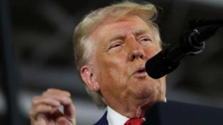 ترامپ با وضع تعرفه ۱۰۰ درصدی به جنگ سینما رفت ترامپ با وضع تعرفه ۱۰۰ درصدی به جنگ سینما رفت