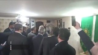 حضور پزشکیان در منزل مادر شهید رئیسی