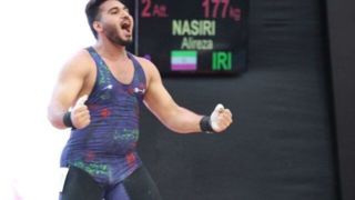علیرضا نصیری قهرمان وزنه‌برداری جوانان جهان شد/ قلی زاده نایب قهرمان