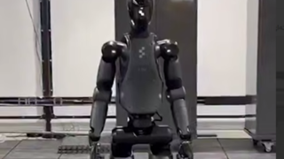 تصاویری از تست تعادل ربات‌‌های انسان‌نمای پیشرفته Figure ۰۲