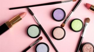 عجیب اما واقعی/ لوازم آرایش مخصوص کودکان در حال عرضه است عجیب اما واقعی/ لوازم آرایش مخصوص کودکان در حال عرضه است