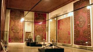 سرانجام فرشهای موزه مقدم چه شد؟