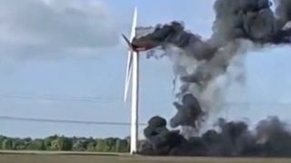 تصاویری از آتش‌سوزی توربین بادی مرتفع در آلمان