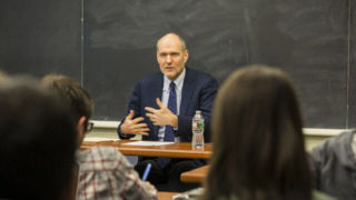  استیون والت: ایران، لیبی نیست؛ آن‌ها غنی‌سازی را کنار نمی‌گذارند