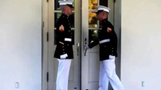 لحظه غش کردن عضو گارد کاخ سفید