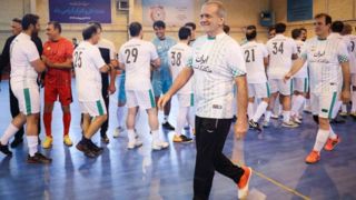 چرا با وجود مشکلات در کشور، پزشکیان جراحی قلب انجام می‌دهد و فوتبال بازی می‌کند؟