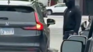 تنوع سرقت در شیکاگو ؛ سرقت کاتالیزور اگزوزهای خودرو در روز روشن تنوع سرقت در شیکاگو ؛ سرقت کاتالیزور اگزوزهای خودرو در روز روشن