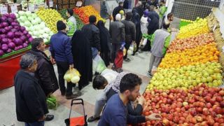 مشکلی در عرضه میوه نداریم/ افزایش ۵۰درصدی قیمت شایعه است مشکلی در عرضه میوه نداریم/ افزایش ۵۰درصدی قیمت شایعه است