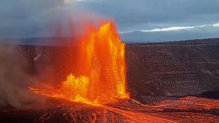 لحظه فوران آتشفشان هاوایی لحظه فوران آتشفشان هاوایی