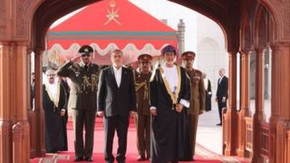 استقبال سلطان عمان از پزشکیان «در قصر العلم» مسقط