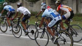 تقلب یک دوچرخهسوار در رسیدن به کورس! | واکنش مسئولان چه خواهد بود؟ تقلب یک دوچرخهسوار در رسیدن به کورس! | واکنش مسئولان چه خواهد بود؟