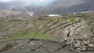 لحظه فرو ریختن یک یخچال طبیعی در کوههای آلپ | یک روستا دفن شد لحظه فرو ریختن یک یخچال طبیعی در کوههای آلپ | یک روستا دفن شد