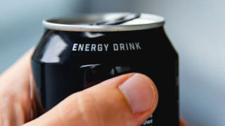 نوشیدنیهای انرژیزا تبدیل به قاتلی خاموش شدهاند نوشیدنیهای انرژیزا تبدیل به قاتلی خاموش شدهاند